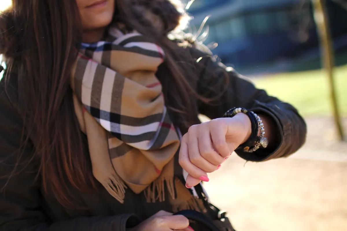Autumn to Winter Transition: 8 Seasonal Looks for Changing Weather